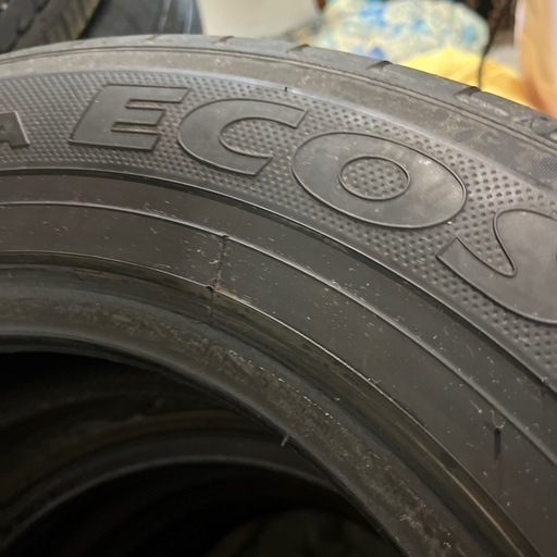 ヨコハマタイヤ?１７５／７０R１４。山８部山。