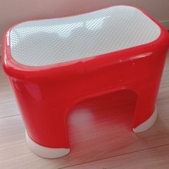 子供用ステップ踏み台！プラスチック！赤✖️白キッチン洗面所での高さだし！の画像