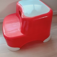 子供用ステップ踏み台！プラスチック！赤✖️白キッチン洗面所での高さだし！の画像