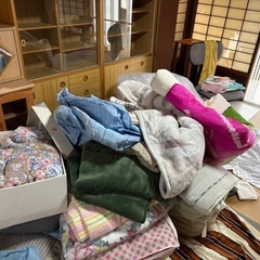 掛け布団、敷布団、毛布、座布団など多数