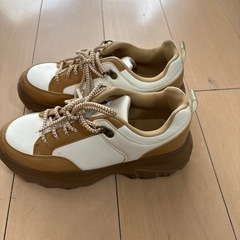 軽量　レディーススニーカーの画像