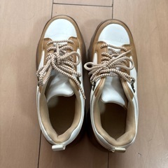 軽量　レディーススニーカー
