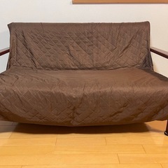子供がいるためカバーしてます　合皮ソファー 