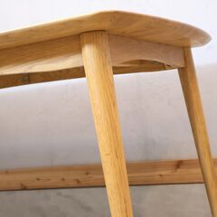 IDC OTSUKA(大塚家具)にて取り扱われている人気シリーズ"シネマ"のダイニングテーブル 1500です。北欧スタイルのデザインとオーク無垢材のナチュラルな質感がポイントの4人用食卓です♪の画像