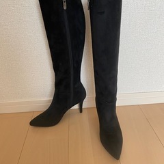 【新品未使用】DIANA ブラックスエードロングブーツ22.5cmの画像