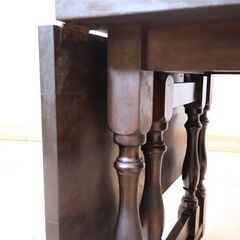 松本民芸家具のＭ型バタフライテーブルです。ミズメザクラ無垢材を使用したクラシカルな食卓は上品で洗練された印象♪使い込むほどに美しさと味わいが増す伸長式テーブルでダイニングを寛ぎ空間に。の画像