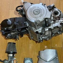 カブエンジン4速キタコ75cc新品ピストン組み込み済み
✨おまけ90マニホールド付きモンキー・ゴリラ・ダックス・カブ・ATV・DAX  ハイカム９０キャブ付きの画像