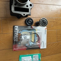 カブエンジン4速キタコ75cc新品ピストン組み込み済み
✨おまけ90マニホールド付きモンキー・ゴリラ・ダックス・カブ・ATV・DAX  ハイカム９０キャブ付きの画像