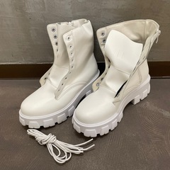 11　展示品未使用ブーツ