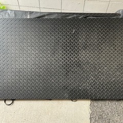 縞板　しまいた　鉄板　無料　縦1メートル横1.5メートルほど４枚の画像