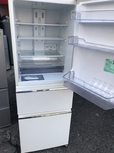 NO B141 ★格安特価★福岡市内配送設置無料★MR-CX33A-W 冷蔵庫 パールホワイト [330L /3ドア /右開きタイプ] MR-CX33A-W 冷蔵庫 パールホワイト [330L /3ドア /右開きタイプ