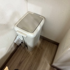ゴミ箱四つセット　30Lくらい　引っ越しにより大量出品中