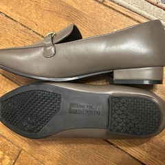 【新品未使用】らくちんローファー　23.5cmの画像