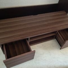 テレビ台と壁面収納の画像