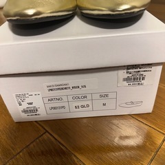 フラットパンプス　ゴールド　23センチの画像