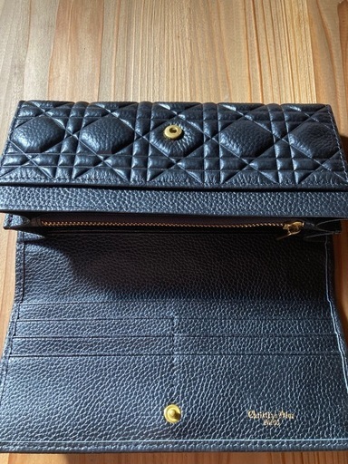 美品Dior 財布長財布 (山) 渋谷の小物《財布》の中古・古着 美品Dior 財布長財布 (山) 渋谷の小物《財布》の中古・古着