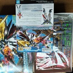 HGガンダムイージスナイトとHGメルクワンユニット