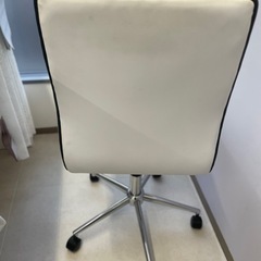 デスクチェア ホワイトの画像