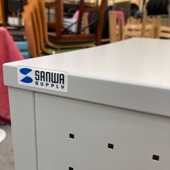 【OF-11】美品 サンワサプライ レーザープリンタースタンド スチール収納 プリンター台 プリンターワゴン キャスター付き　検)事務机　オフィス チェア　会議 椅子　ロッカー　ミーティングテーブル　応接ソファ 店舗 事務所 什器　書庫 本棚 ラック デスク スチール 美品多数 格安 【中古オフィス家具】の画像