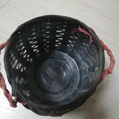 手をひらいたサイズ・自然素材・飾り鉢の画像