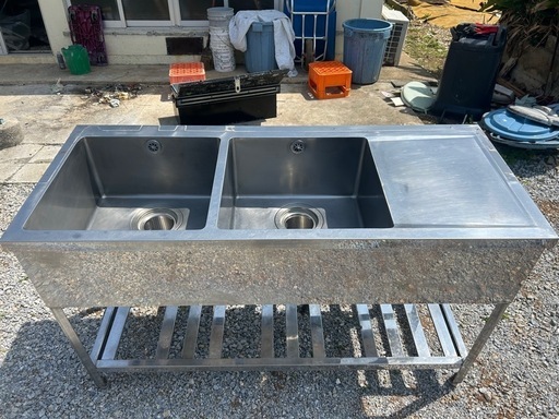 2層シンク、釣り棚2点