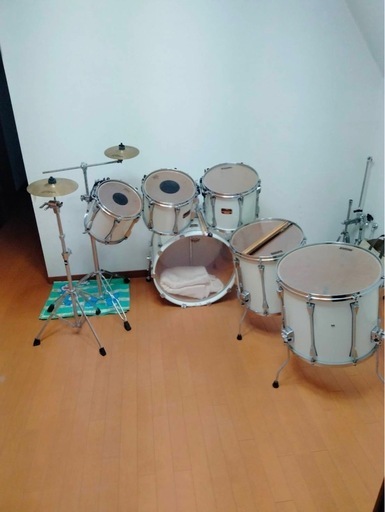 電子ドラムセット DTX PressIVとドラム椅子