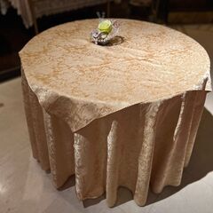 業務用 丸テーブル（白天板・黒脚・直径100cm）／店舗改装・新築建て替えに伴い、装飾品・備品・家具を譲渡いたしますの画像