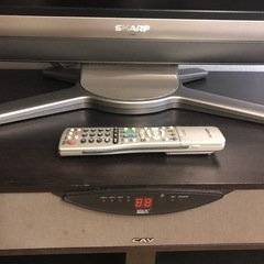 商談中　
値下しました　SHARP　AQUOS　液晶テレビ40インチ&スピーカー付きテレビボード  の画像