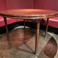 ※売却済※クラシックスタイル ラウンドテーブル（直径110cm・高さ70cm）／店舗改装・新築建て替えに伴い、装飾品・備品・家具を譲渡いたしますの画像