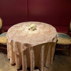 業務用 丸テーブル（白天板・黒脚・直径100cm）／店舗改装・新築建て替えに伴い、装飾品・備品・家具を譲渡いたしますの画像