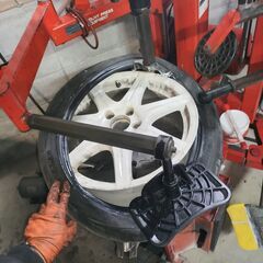 二柱リフトのある個人のレンタルガレージ　レンタルピット　garage　taketama − 兵庫県