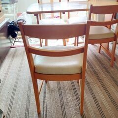 無料でお譲り！４人掛けダイニングテーブル（椅子４脚付き）の画像