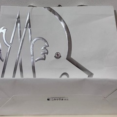 モンクレール　特大　紙袋　ダウンジャケット　正規品　大きめ　ハイブランドの画像