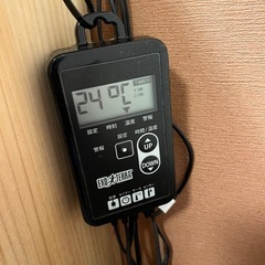 綺麗❗️爬虫類　大型　ケージ　60×45×45  ライト他セット一式 　の画像