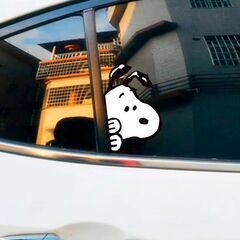 スヌーピーカーステッカー右向き　SNOOPY　12ｘ8 ひょっこり　かわいいの画像