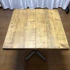 カフェテーブルの画像