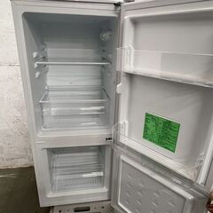 【YAMADA】ヤマダ REFAGE ノンフロン冷凍冷蔵庫 2ドア 117L 冷蔵87L 冷凍30L YRZ-C12L 動作確認済 生活家電 2023年製 N0803の画像