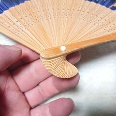 Blue Cherry Blossom Japanese Folding Fan　夜桜吹雪の華やかなデザイン　夜桜舞扇子の画像