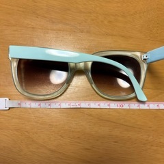 aminaクリアブルーサングラスの画像