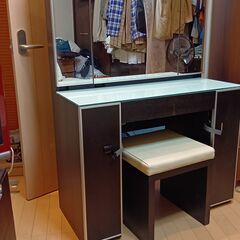 シンプルモダンの【三面鏡ドレッサー】 スツール付き