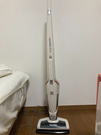 コードレス掃除機】Electrolux Ergorapido お譲りします!4/20 コードレス掃除機】Electrolux Ergorapido お譲りします!4/20