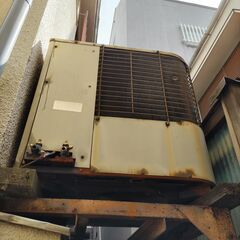 【家屋解体に伴い、クーラー室外機差し上げます】（5月10日頃まで）