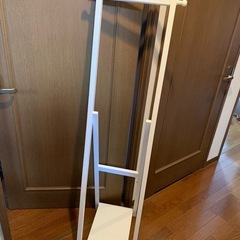 ホワイト木製ハンガーの画像