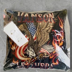 VANSON Leathers クッションカバー /缶バッジ2個セットの画像