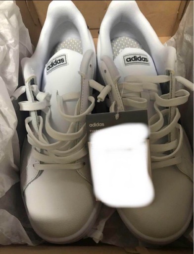 adidas アディダス　スニーカー