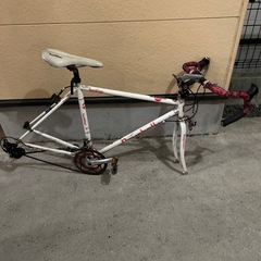 クロスバイクのフレームの画像