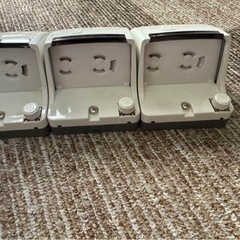新品 東芝電線器具 DC1092Nアース付ターミナル付 防水コンセントの画像