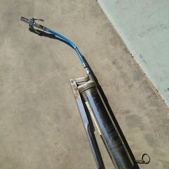 ①　グリースガンノズル グリスガン ロックカプラー 注油工具 30cmホース付き ロッククランプ式の画像