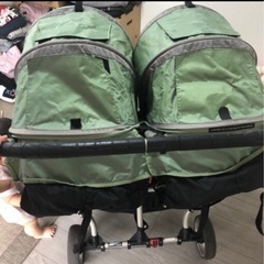 ベビーカー 、バギー双子2人の画像