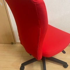 赤い椅子の画像